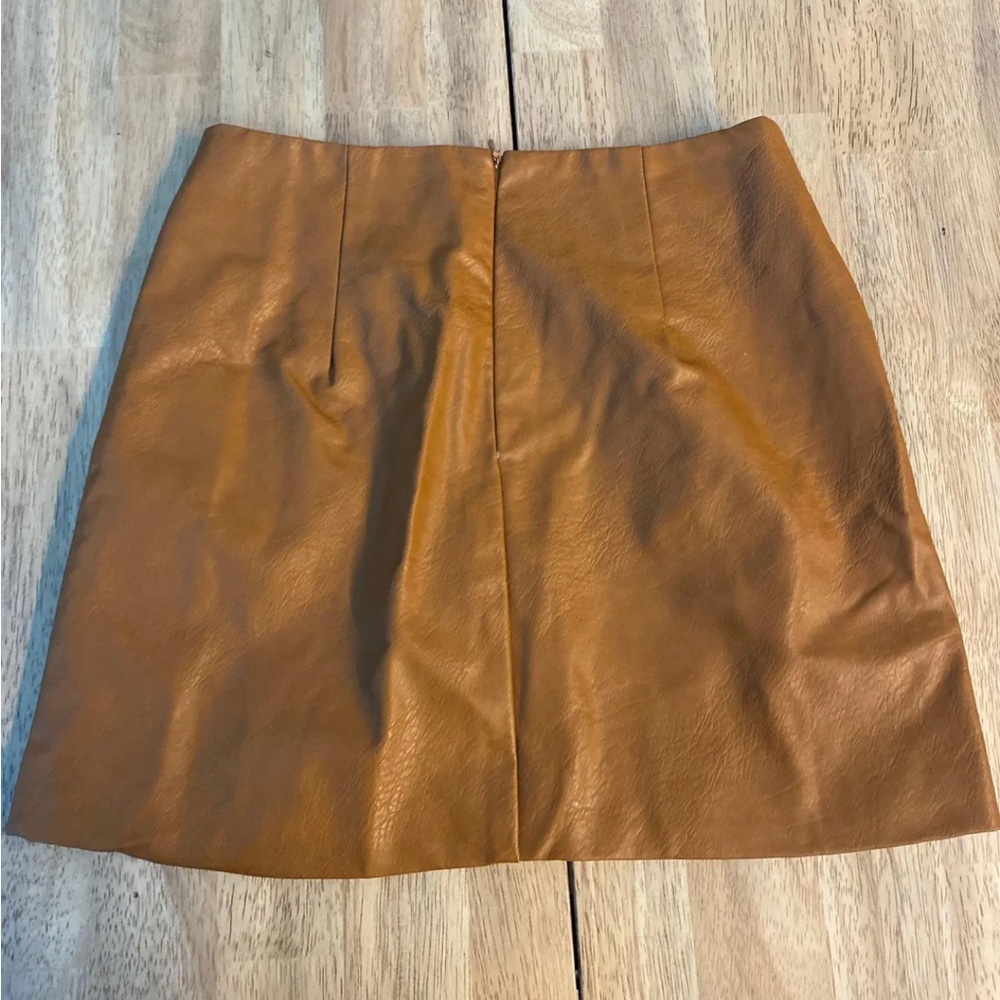 Wild Honey Tan, White, and Black Mini Skirt - Picture 3 of 3